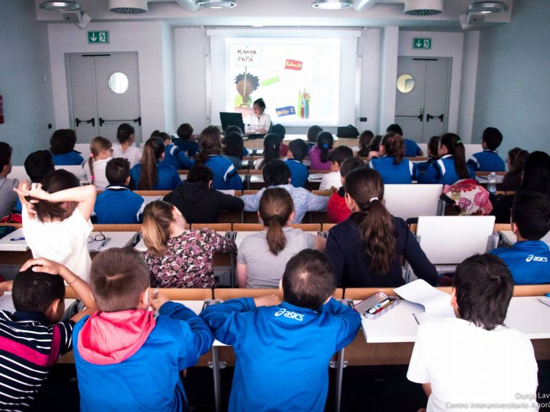 Bambine e bambini all'Università